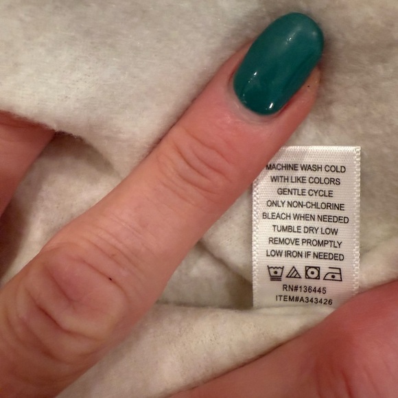 Muk Luks White Pajama / Sweats Set with Red Floral Design NWT - Picture 15 of 16